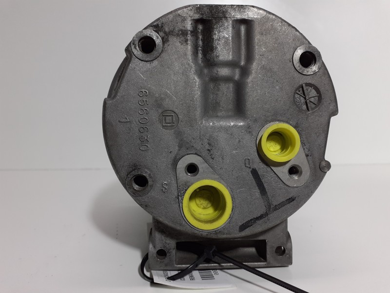 Recambio de compresor aire acondicionado para renault megane i coupe fase 2 (da..) 1.9 dci dynamique referencia OEM IAM 77001057