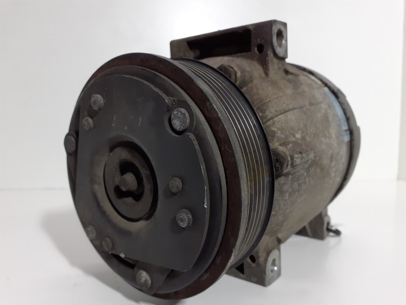 Recambio de compresor aire acondicionado para renault megane i coupe fase 2 (da..) 1.9 dci dynamique referencia OEM IAM 77001057