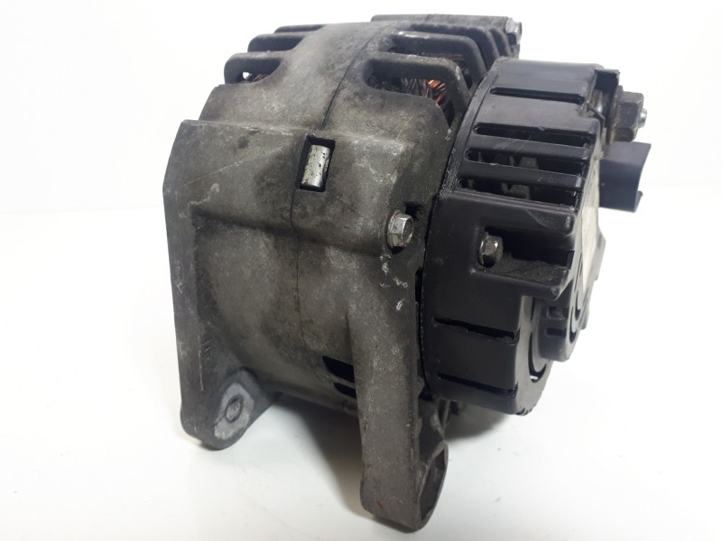 Recambio de alternador para nissan primastar (x83) combi, 6 plazas, batalla corta referencia OEM IAM 8200495304 SG12B097 
