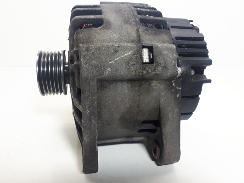 Recambio de alternador para nissan primastar (x83) combi, 6 plazas, batalla corta referencia OEM IAM 8200495304 SG12B097 