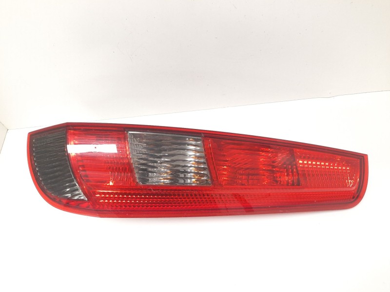 Recambio de piloto trasero derecho para ford fiesta (cbk) 1.6 tdci cat referencia OEM IAM  32747 