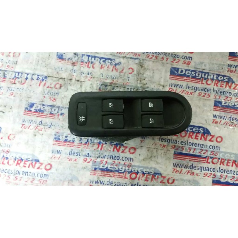 Recambio de mando elevalunas delantero izquierdo para renault megane ii berlina 5p confort authentique referencia OEM IAM 820031