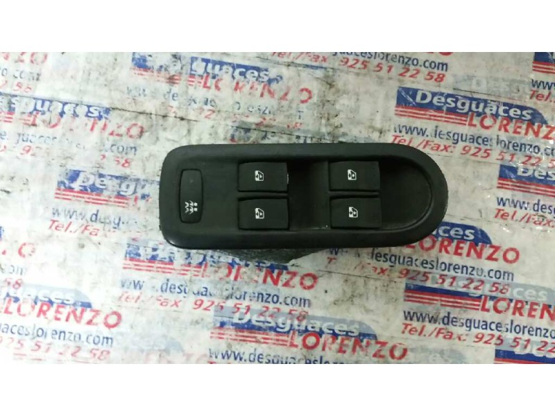 Recambio de mando elevalunas delantero izquierdo para renault megane ii berlina 5p confort authentique referencia OEM IAM 820031