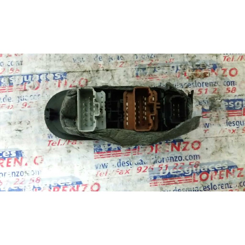 Recambio de mando elevalunas delantero izquierdo para renault megane ii berlina 5p confort authentique referencia OEM IAM 820031