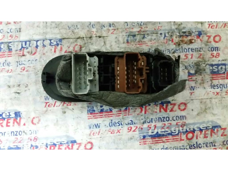 Recambio de mando elevalunas delantero izquierdo para renault megane ii berlina 5p confort authentique referencia OEM IAM 820031