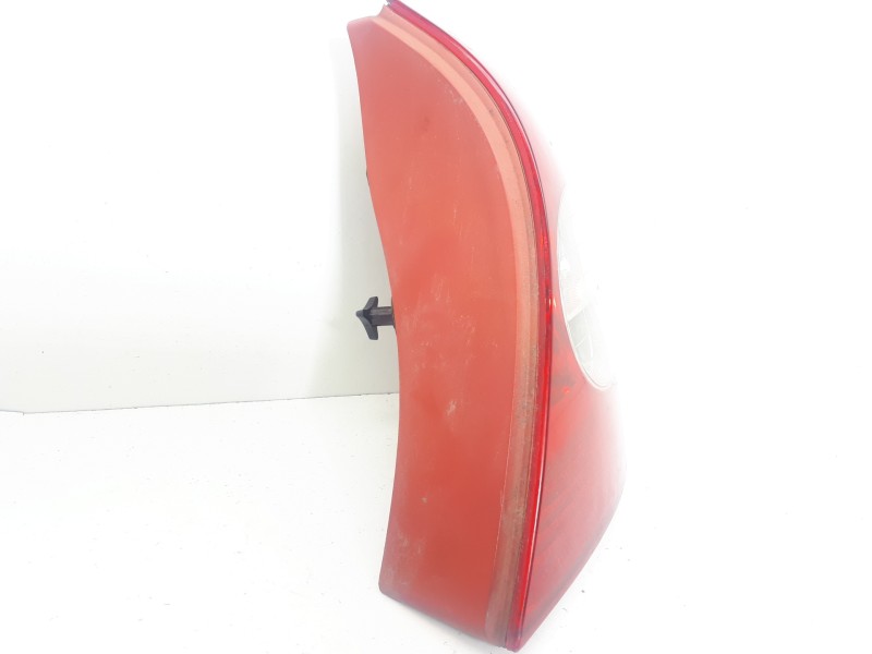 Recambio de piloto trasero derecho para renault clio ii fase ii (b/cb0) authentique referencia OEM IAM 8200071414 89023923 