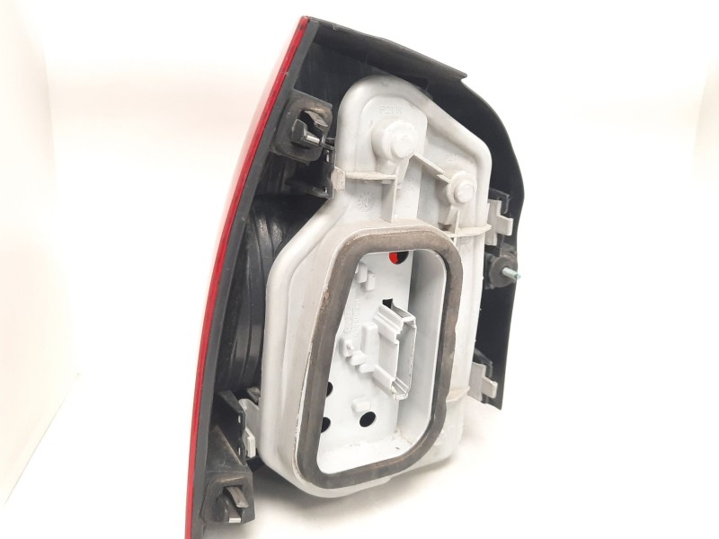 Recambio de piloto trasero derecho para volkswagen polo (9n1) highline referencia OEM IAM 6Q6945096G  