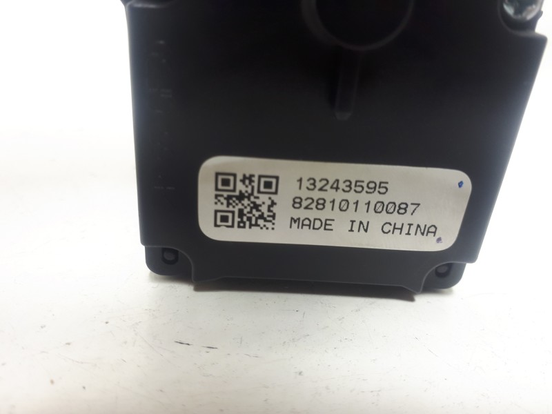 Recambio de mando limpia para opel insignia berlina cosmo referencia OEM IAM 13243595 82810110087 