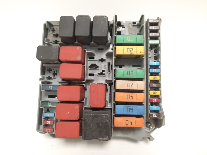 Recambio de caja reles / fusibles para fiat 500 referencia OEM IAM 51781452  