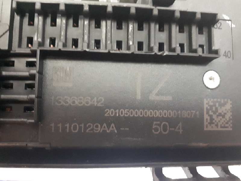 Recambio de caja reles / fusibles para opel astra j lim. excellence referencia OEM IAM 13368642 1110129AA TZ