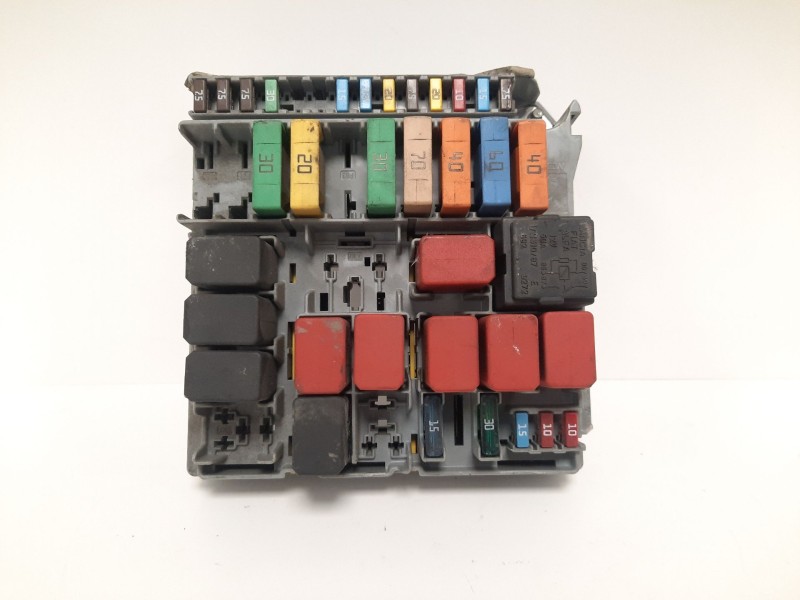 Recambio de caja reles / fusibles para fiat 500 referencia OEM IAM 51781452  