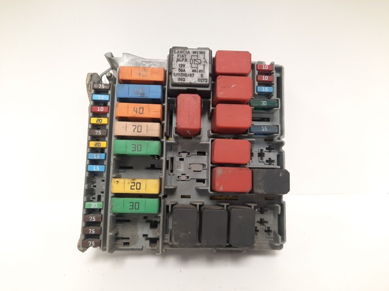 Recambio de caja reles / fusibles para fiat 500 referencia OEM IAM 51781452  