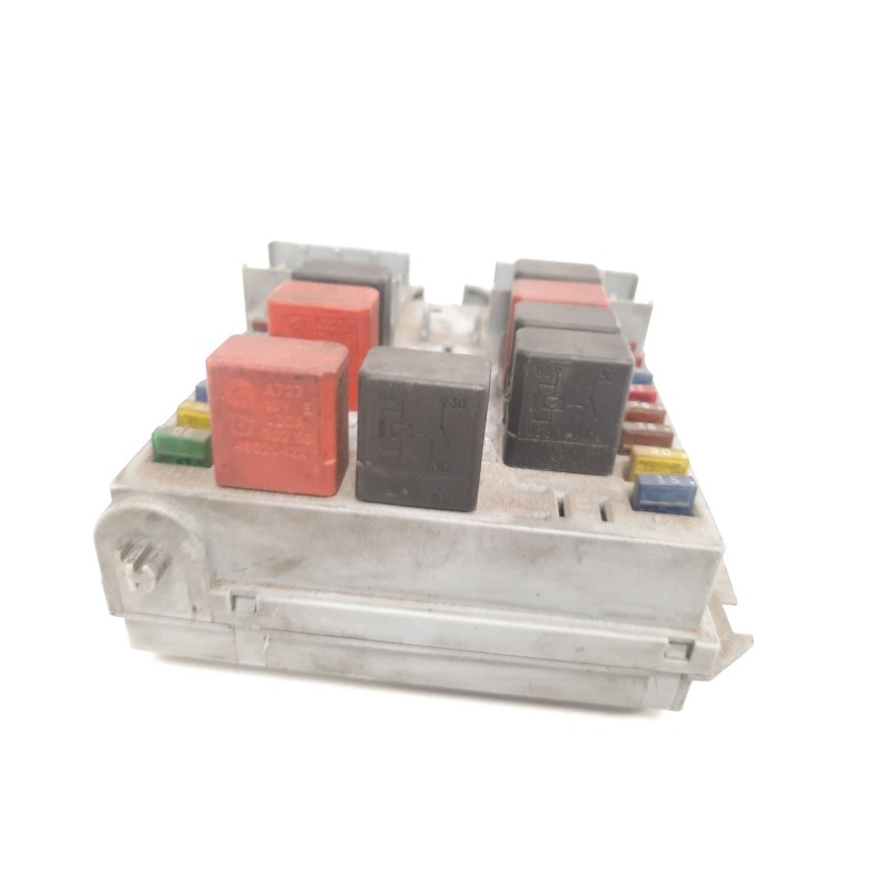 Recambio de caja reles / fusibles para fiat stilo (192) 1.9 jtd / 1.9 jtd 115 active referencia OEM IAM 0051759555 46796538 