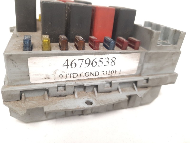 Recambio de caja reles / fusibles para fiat stilo (192) 1.9 jtd / 1.9 jtd 115 active referencia OEM IAM 0051759555 46796538 