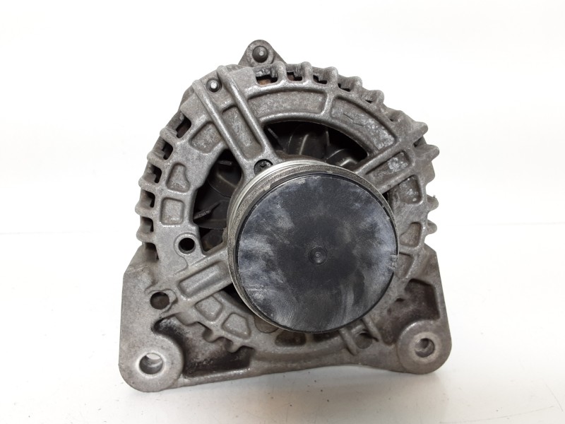 Recambio de alternador para renault clio iii confort dynamique referencia OEM IAM 8200390675 0124425037 120A