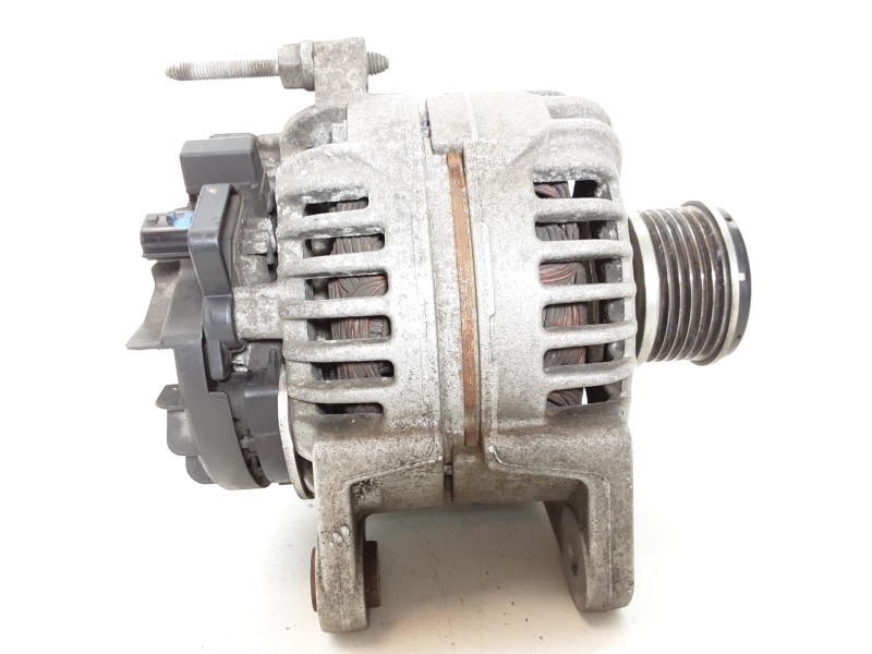 Recambio de alternador para renault clio iii confort dynamique referencia OEM IAM 8200390675 0124425037 120A