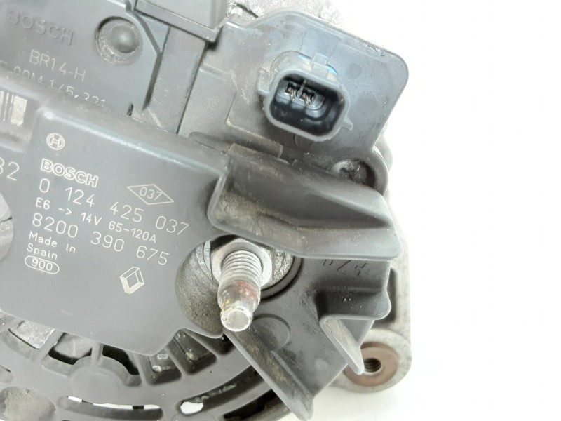 Recambio de alternador para renault clio iii confort dynamique referencia OEM IAM 8200390675 0124425037 120A