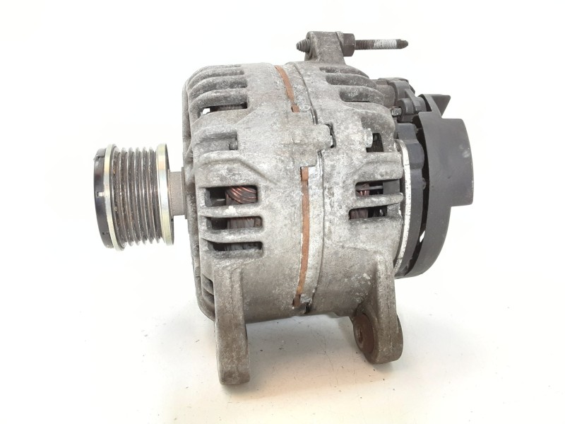 Recambio de alternador para renault clio iii confort dynamique referencia OEM IAM 8200390675 0124425037 120A