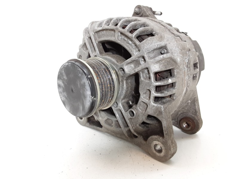 Recambio de alternador para renault clio iii confort dynamique referencia OEM IAM 8200390675 0124425037 120A
