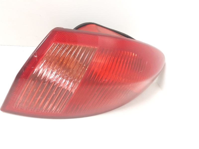 Recambio de piloto trasero derecho para alfa romeo 147 (190) 1.9 jtd cat referencia OEM IAM  31157 