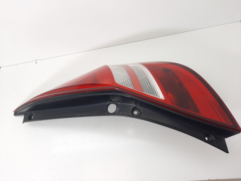 Recambio de piloto trasero derecho para hyundai i30 classic referencia OEM IAM 924022R0  