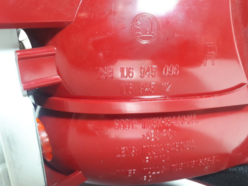 Recambio de piloto trasero derecho para skoda octavia berlina (1u2) ambiente referencia OEM IAM 1U6945096  