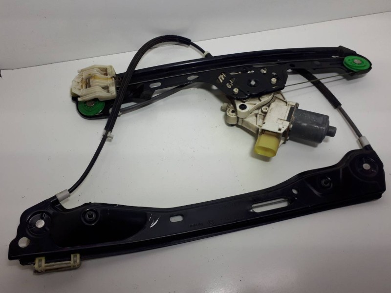 Recambio de elevalunas delantero izquierdo para bmw serie 1 berlina (e81/e87) 118d referencia OEM IAM 6927027  