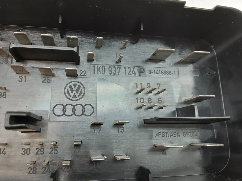 Recambio de caja reles / fusibles para audi a3 (8p) 2.0 tdi ambiente referencia OEM IAM 1K0937124P  