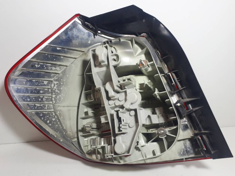 Recambio de piloto trasero derecho para bmw serie 1 berlina (e81/e87) 118d referencia OEM IAM 7164956 89503973 