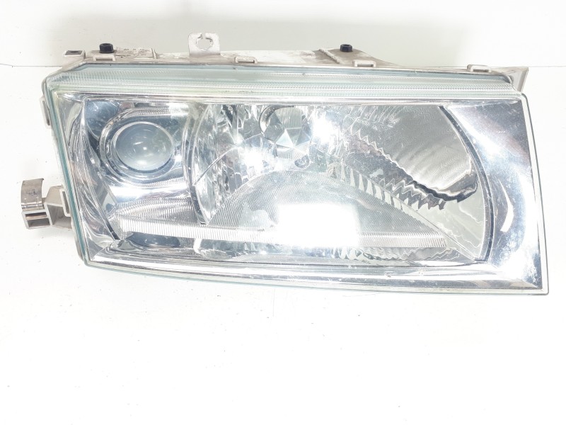 Recambio de faro derecho para skoda octavia berlina (1u2) ambiente referencia OEM IAM 1U1941016L  