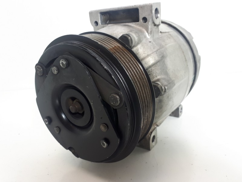 Recambio de compresor aire acondicionado para renault megane i fase 2 classic (la..) 1.9 dci dynamique referencia OEM IAM 770010