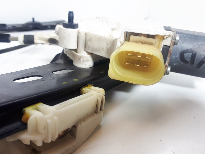 Recambio de elevalunas delantero derecho para bmw serie 3 berlina (e90) 320d referencia OEM IAM 6927028  