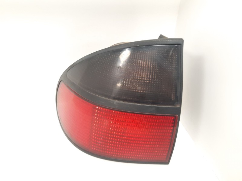 Recambio de piloto trasero izquierdo para renault laguna (b56) referencia OEM IAM  15354 