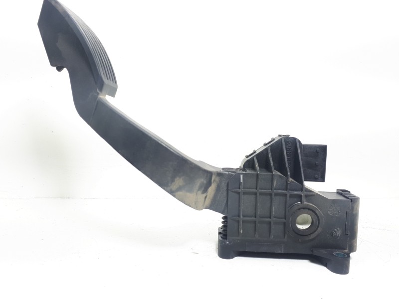 Recambio de pedal acelerador para fiat grande punto (199) 1.3 16v jtd cat referencia OEM IAM 55702020  