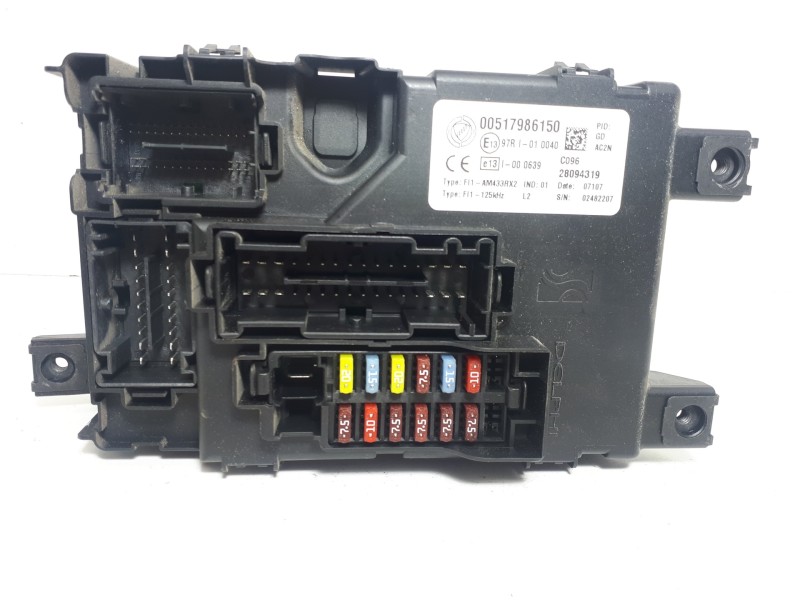 Recambio de caja reles / fusibles para fiat grande punto (199) 1.3 16v jtd cat referencia OEM IAM 517986150 28094319 