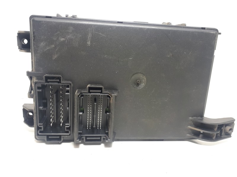 Recambio de caja reles / fusibles para fiat grande punto (199) 1.3 16v jtd cat referencia OEM IAM 517986150 28094319 