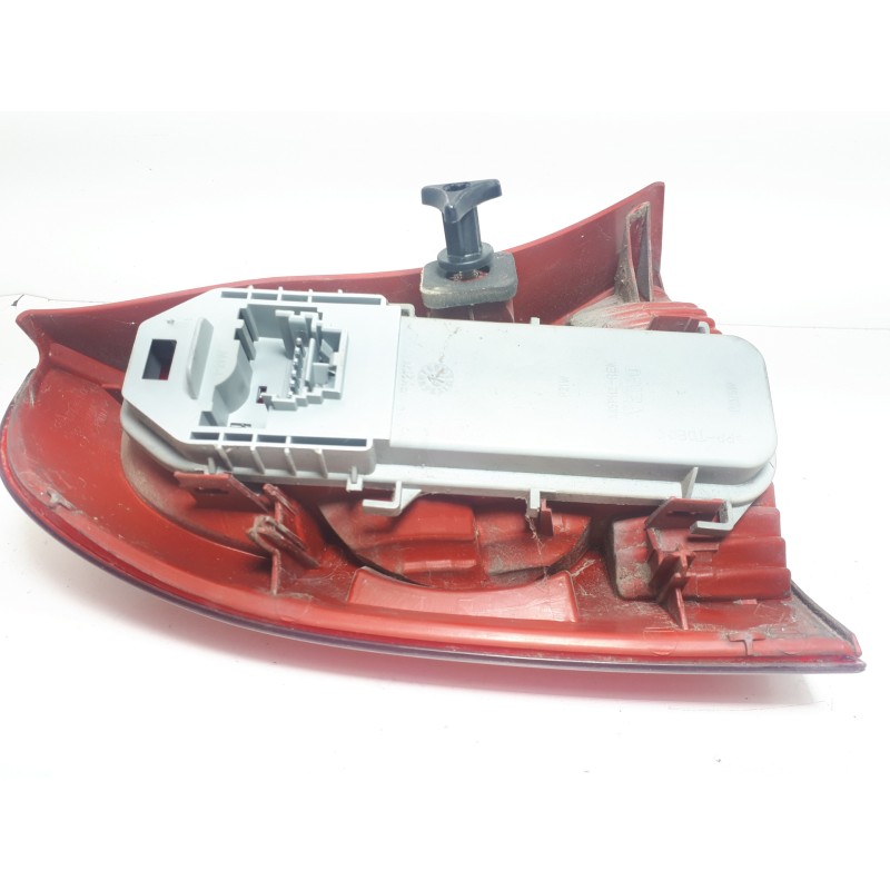 Recambio de piloto trasero derecho para renault clio ii fase ii (b/cb0) authentique referencia OEM IAM 8200071414 890239237G 