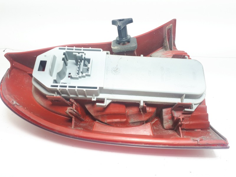 Recambio de piloto trasero derecho para renault clio ii fase ii (b/cb0) authentique referencia OEM IAM 8200071414 890239237G 