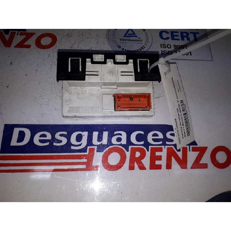 Recambio de pantalla multifuncion para renault megane ii berlina 3p confort authentique referencia OEM IAM 8200107839B  