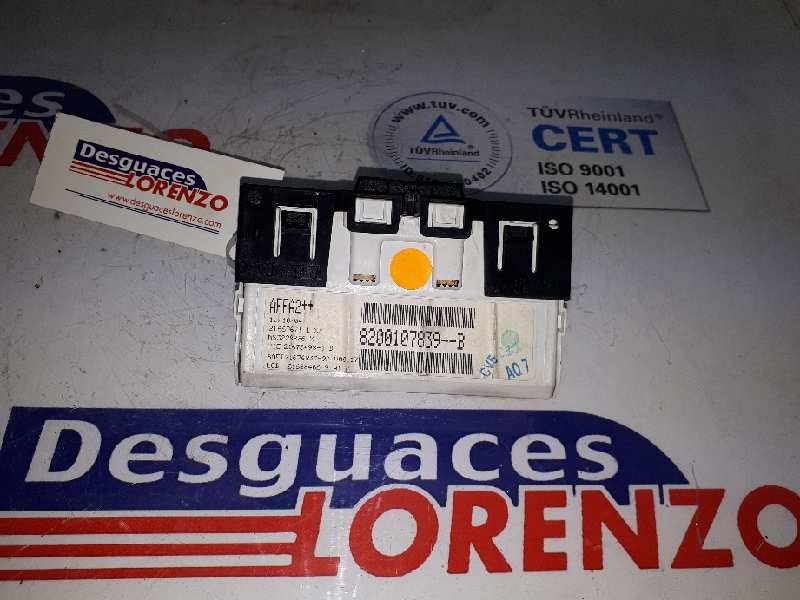 Recambio de pantalla multifuncion para renault megane ii berlina 3p confort authentique referencia OEM IAM 8200107839B  