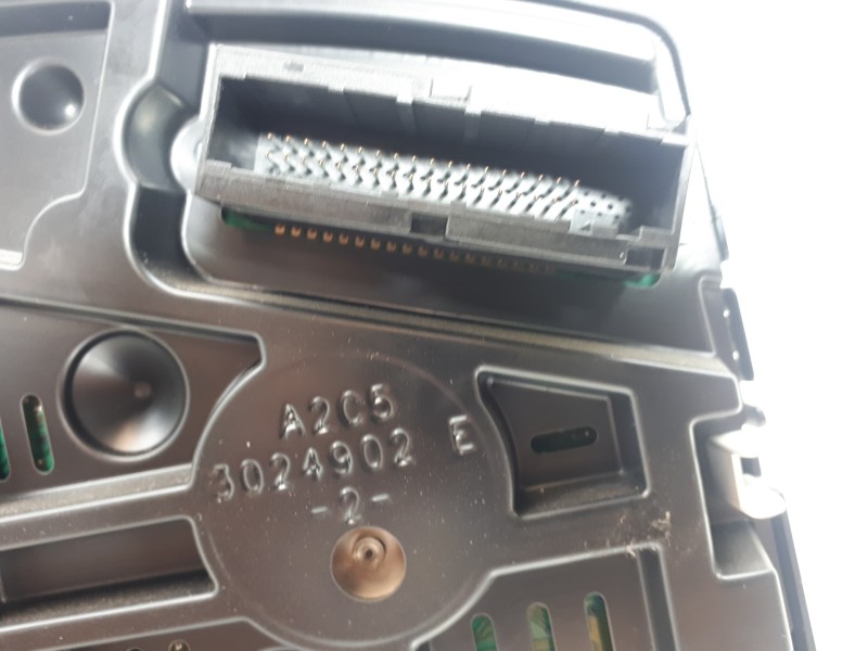Recambio de cuadro instrumentos para opel zafira b cosmo referencia OEM IAM 13230576  