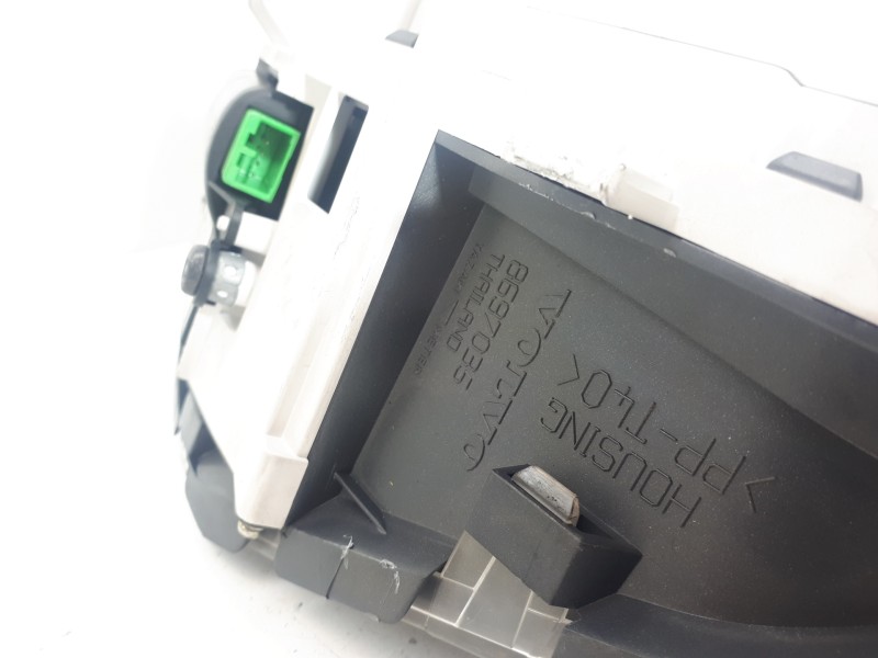 Recambio de cuadro instrumentos para volvo v50 familiar 2.0 d kinetic referencia OEM IAM 30710071  