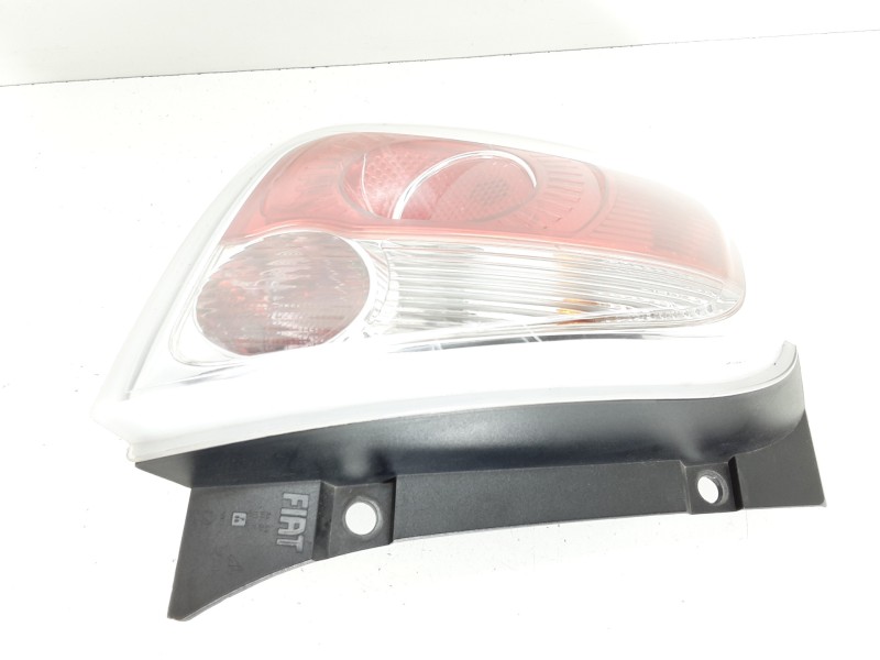 Recambio de piloto trasero izquierdo para fiat 500 referencia OEM IAM   