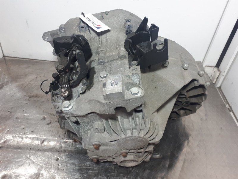Recambio de caja cambios para volvo v50 familiar 2.0 d kinetic referencia OEM IAM 6M5R7002CA T1GB1 