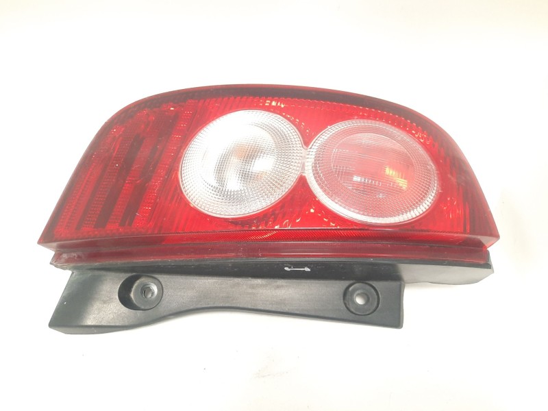 Recambio de piloto trasero izquierdo para nissan micra (k12e) acenta referencia OEM IAM   