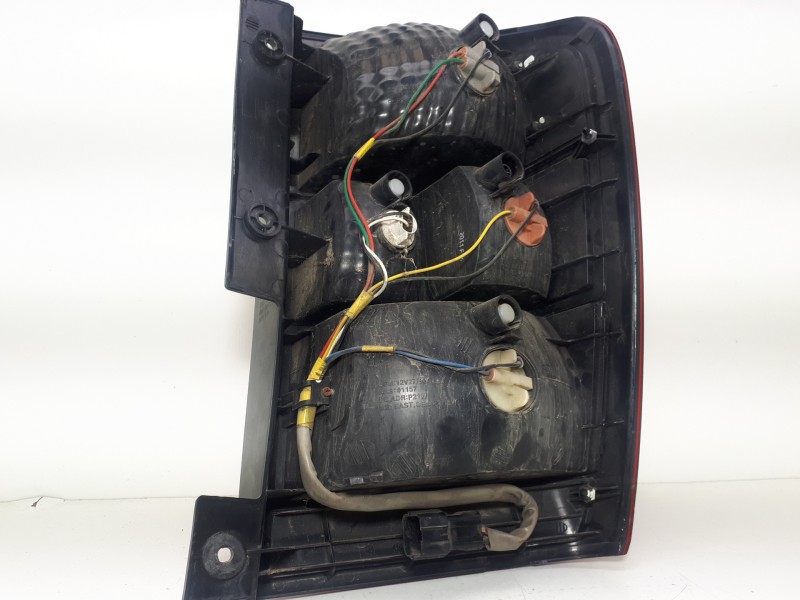 Recambio de piloto trasero izquierdo para kia carnival 2.2 crdi vgt active referencia OEM IAM 924014D1  