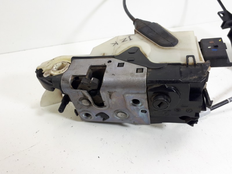 Recambio de cerradura puerta delantera derecha para peugeot 208 active referencia OEM IAM   