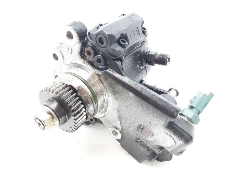 Recambio de bomba inyeccion para ssangyong rexton w limited 4wd referencia OEM IAM A6710700101 9422A030A 0579158FHR