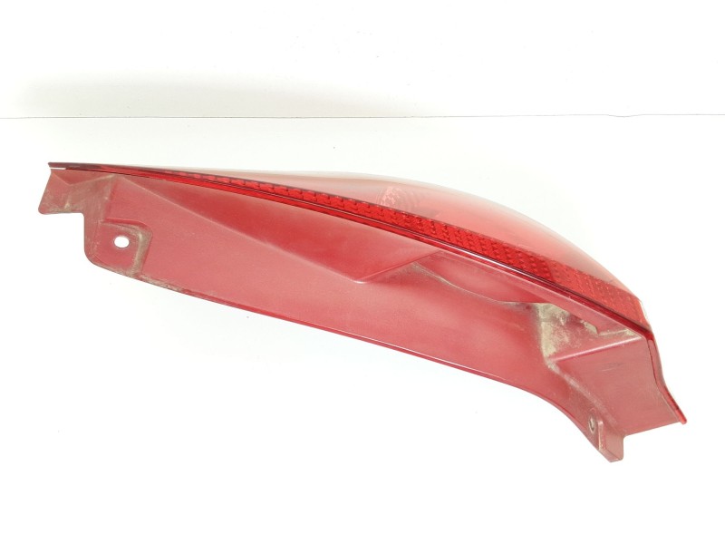 Recambio de piloto trasero derecho para ford fiesta (cb1) ambiente referencia OEM IAM 8A6113404AE  