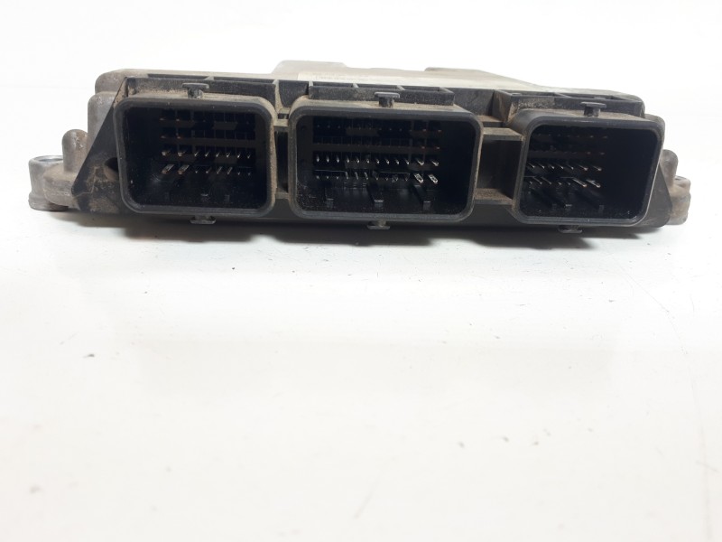 Recambio de centralita motor uce para renault megane ii classic berlina confort authentique referencia OEM IAM 8200310863 028101